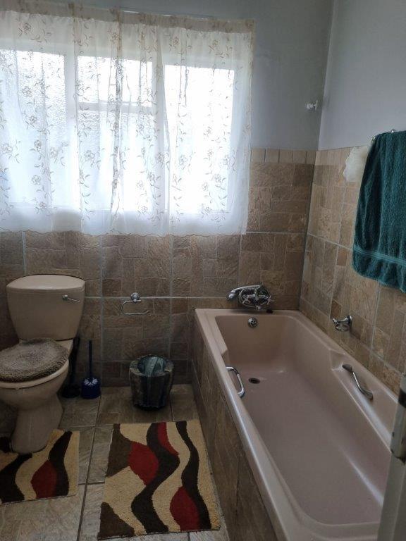 4 Bedroom Property for Sale in Ladybrand Free State